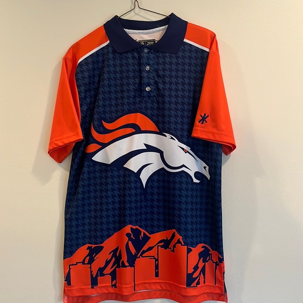 Denver Broncos, Polo, Mens medium.